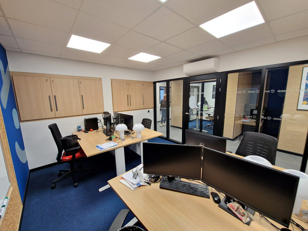 architecte-d'intérieur-les-sables-d-olonne-vendee-agence-vesta-architecture-design-projet-amenagement-bureaux-zelok-chateau-d'olonne-agencement-bureau-design